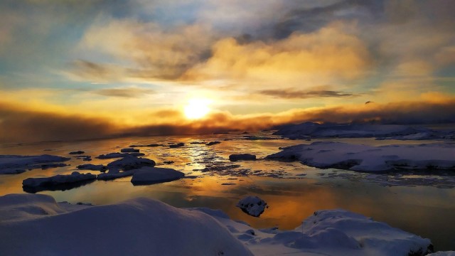 Туманний схід Сонця (фото Анни Соіної)