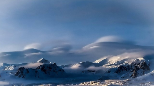 Лентикулярні хмари (фото Анни Соіної)