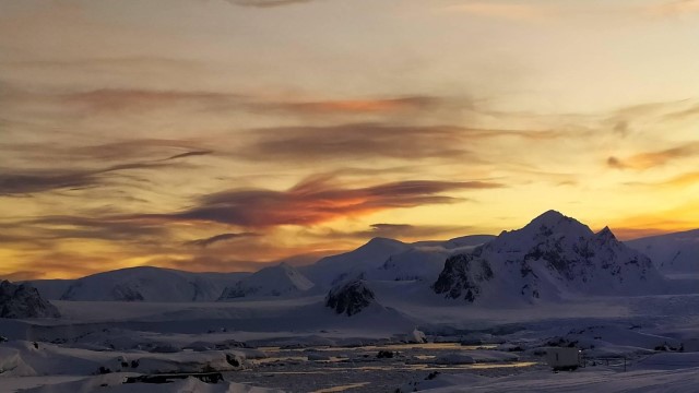 Антарктичний світанок (фото Анни Соіної)